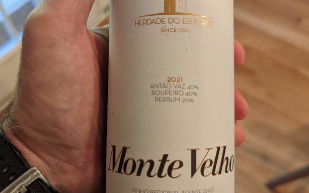 Image of a bottle of 2021 Monte Velho White